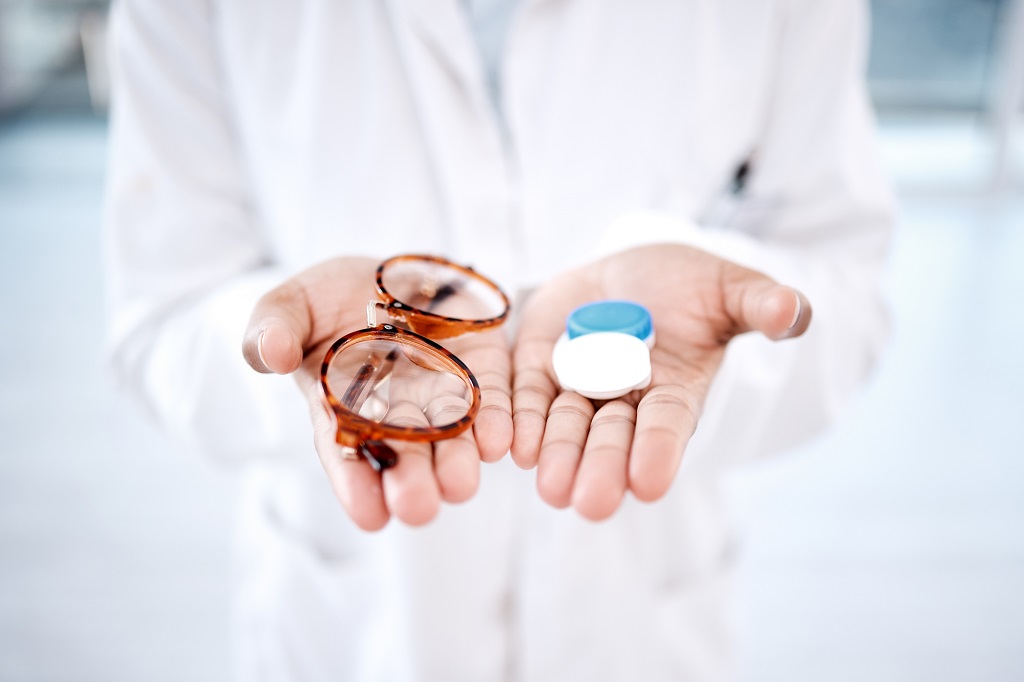 Eyeglasses and contact lenses for astigmatism